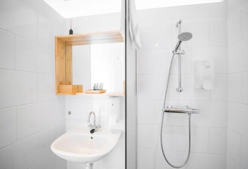 غرفة ديلوكس مزودة بشرفة, Pink Flamingo Boutique Hostel