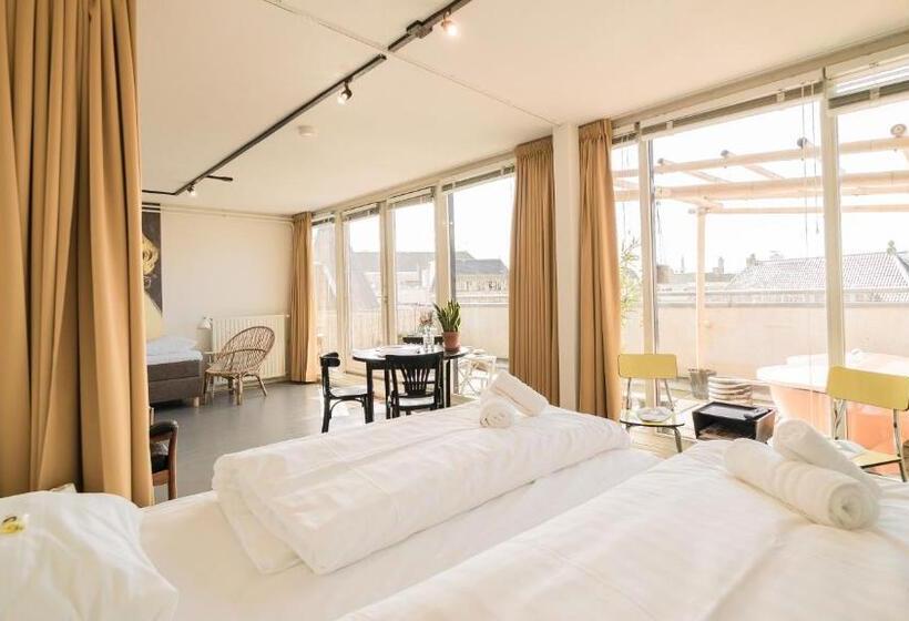 غرفة ديلوكس مزودة بشرفة, Pink Flamingo Boutique Hostel