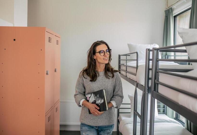 سرير فى غرفة مشتركه, Pink Flamingo Boutique Hostel