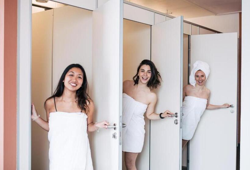 سرير فى غرفة مشتركه, Pink Flamingo Boutique Hostel