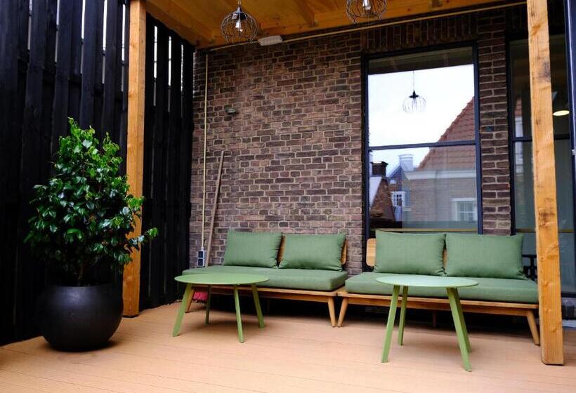 سرير فى غرفة مشتركه, Pink Flamingo Boutique Hostel