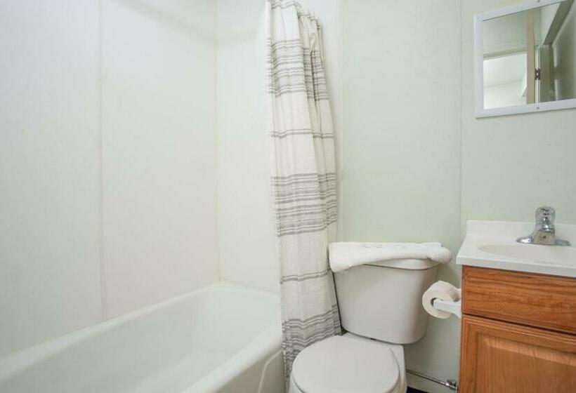 キングサイズベッドのスイートルーム, Lost Trail