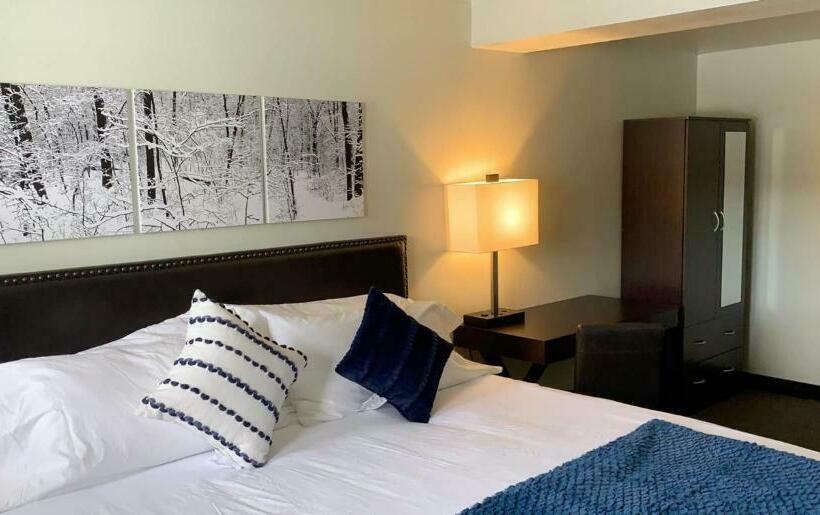 キングサイズベッドのデラックススイート, Lost Trail