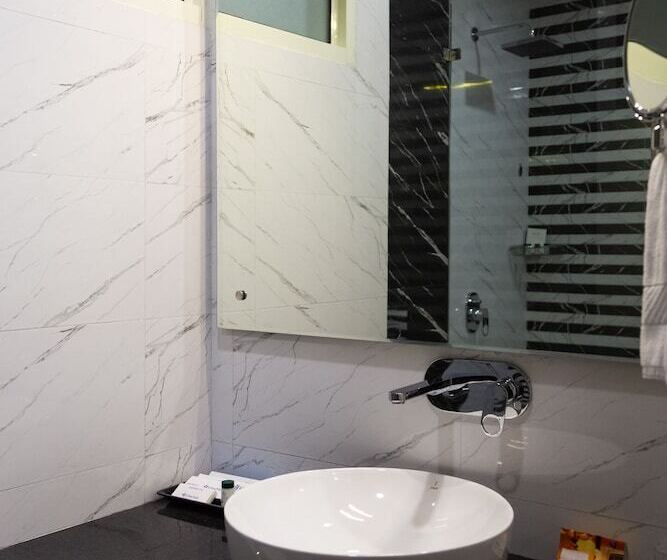 اتاق لوکس, V One Pride