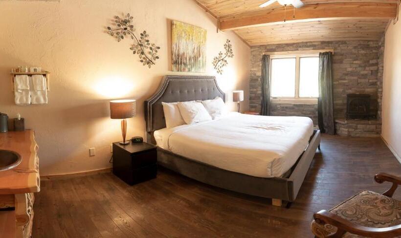Номер Deluxe Кровать Кинг, Arrowhead Mountain Lodge