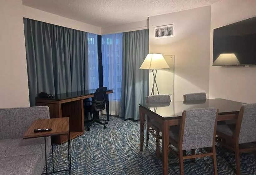 اتاق استاندارد با تخت بزرگ برای معلولان, Fort Pontchartrain Detroit, A Wyndham