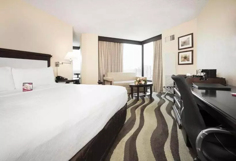 اتاق لوکس با تخت بزرگ, Fort Pontchartrain Detroit, A Wyndham
