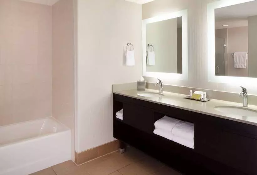 سوئیت با بالکن, Hilton Santa Cruz/scotts Valley