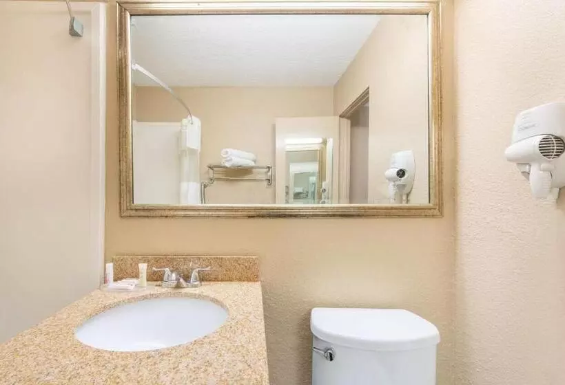 اتاق استاندارد با 2 تخت دوبل, Howard Johnson By Wyndham Historic Lake Charles