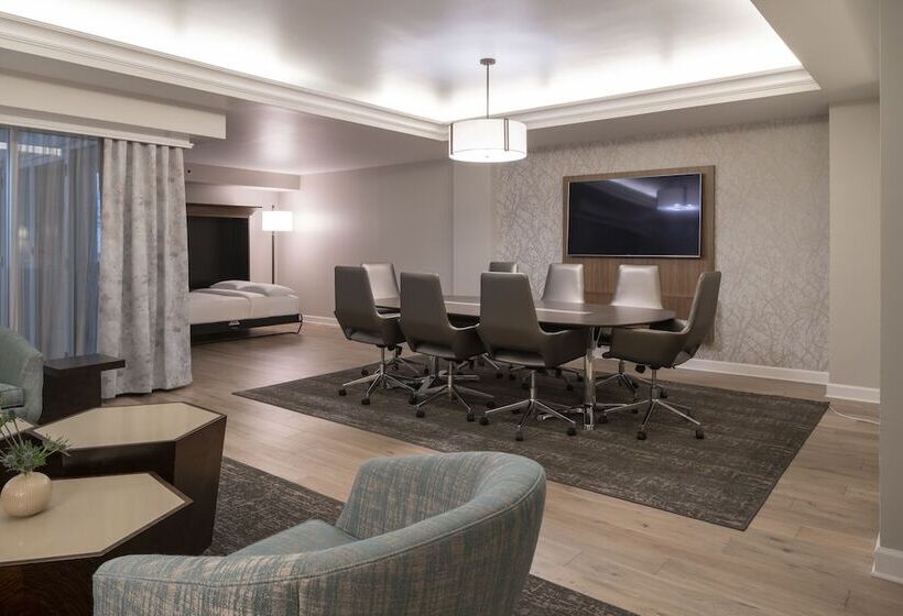 جناح, Hyatt Regency Orlando International Airport