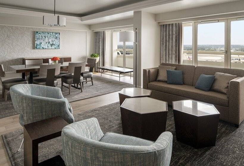 جناح, Hyatt Regency Orlando International Airport