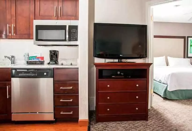 スイート, Poplar Inn And Suites