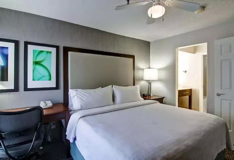 スイート, Poplar Inn And Suites