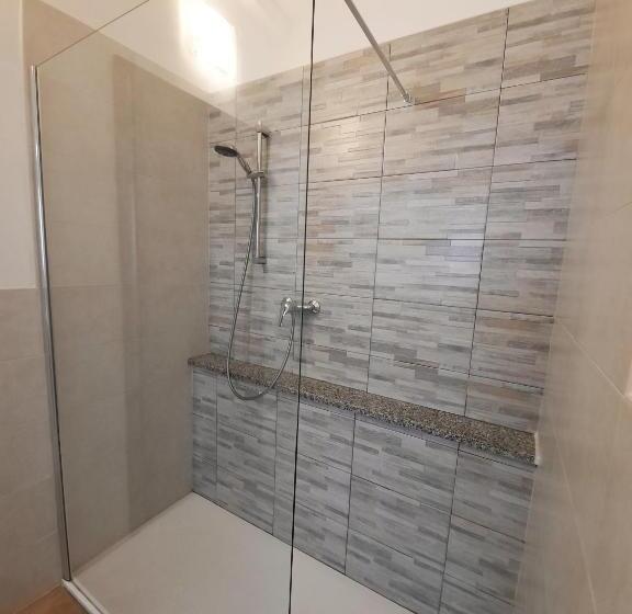 חדר לארבעה סטנדרטי עם מרפסת, Bed & Breakfast Torrechiara