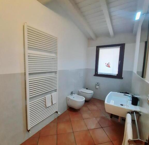 Четырехместный Номер Стандарт с Балконом, Bed & Breakfast Torrechiara
