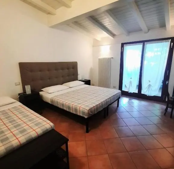 バルコニー付スタンダード４ベッドルーム, Bed & Breakfast Torrechiara