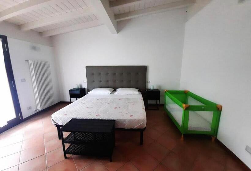 חדר לארבעה סטנדרטי עם מרפסת, Bed & Breakfast Torrechiara