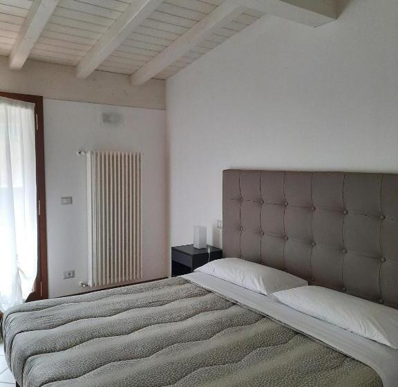 חדר לארבעה סטנדרטי עם מרפסת, Bed & Breakfast Torrechiara