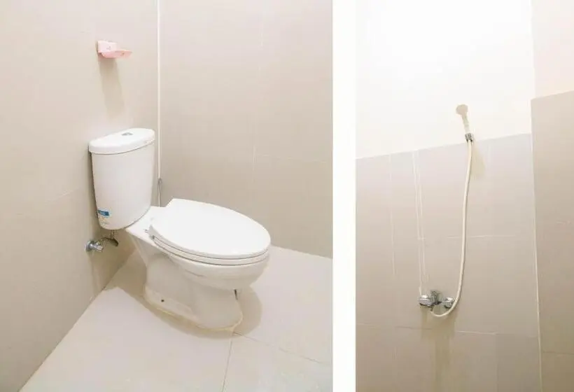 Standard-huone, Grand Azizah Makassar Redpartner