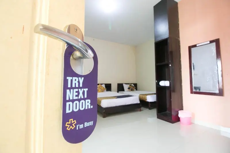 Standard-huone, Grand Azizah Makassar Redpartner