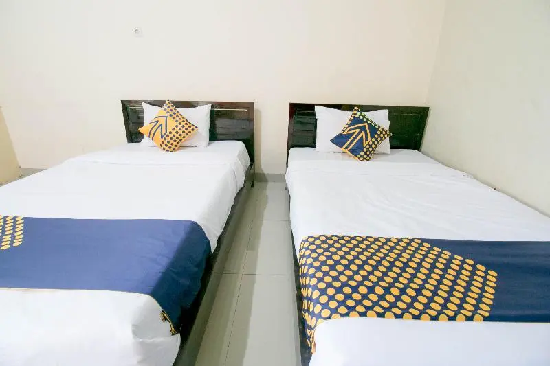 Standard-huone, Grand Azizah Makassar Redpartner
