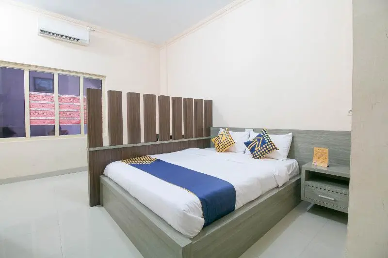 Deluxe-huone, Grand Azizah Makassar Redpartner