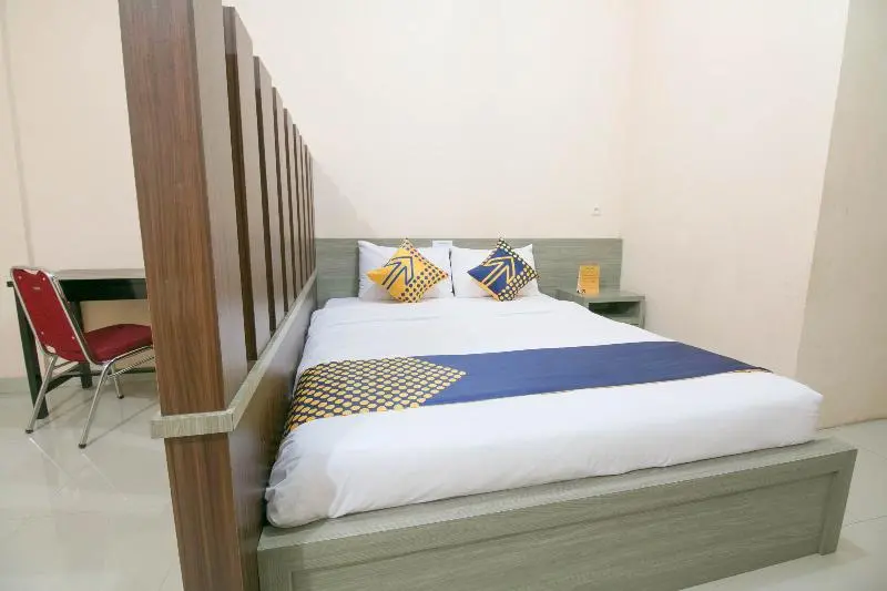 Deluxe-huone, Grand Azizah Makassar Redpartner
