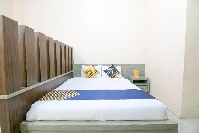 Deluxe-huone, Grand Azizah Makassar Redpartner