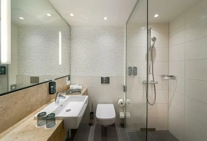 キングサイズベッドのスタンダードルーム, Holiday Inn Mannheim City Hauptbahnhof, An Ihg