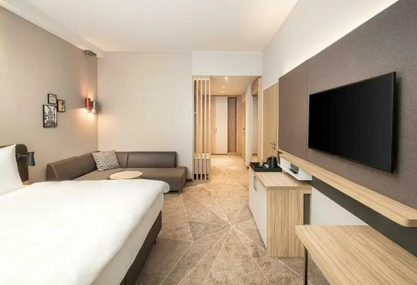 キングサイズベッドのエクゼクティブルーム, Holiday Inn Mannheim City Hauptbahnhof, An Ihg