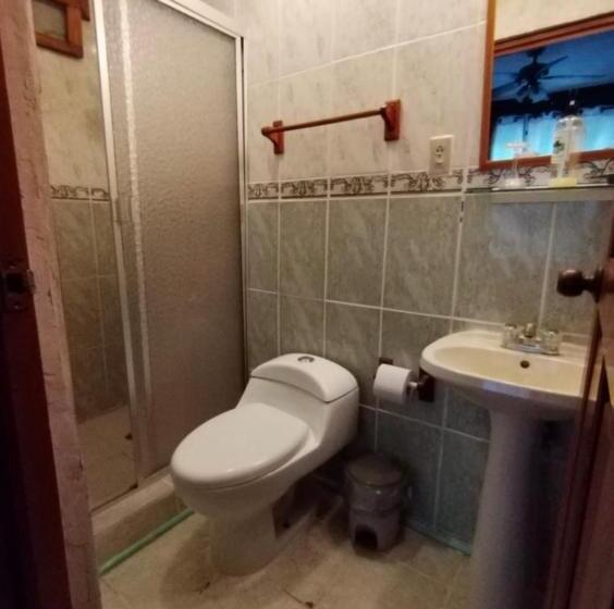 غرفة قياسية ثلاثية مطلة علي الحديقة, Tierra Verde Bed And Breakfast