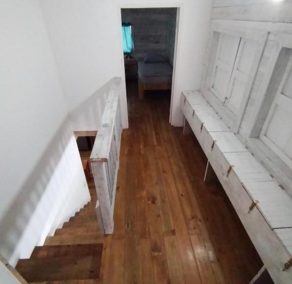 سرير فى غرفة مشتركه, Tierra Verde Bed And Breakfast