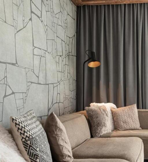 Апартаменты 3 Спальни, Going Triple A Apartments West