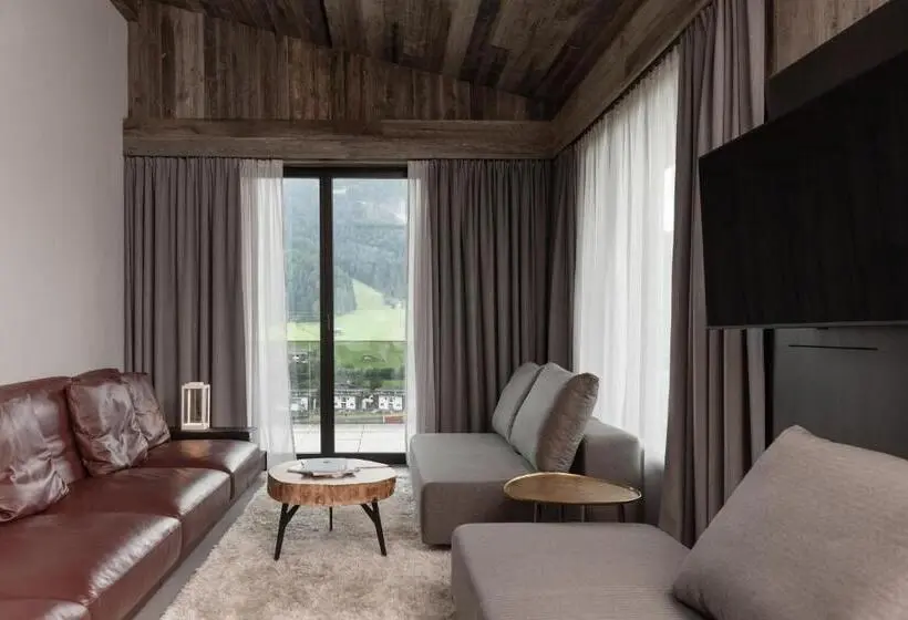 １ベッドルームペントハウスアパート, Going Triple A Apartments West