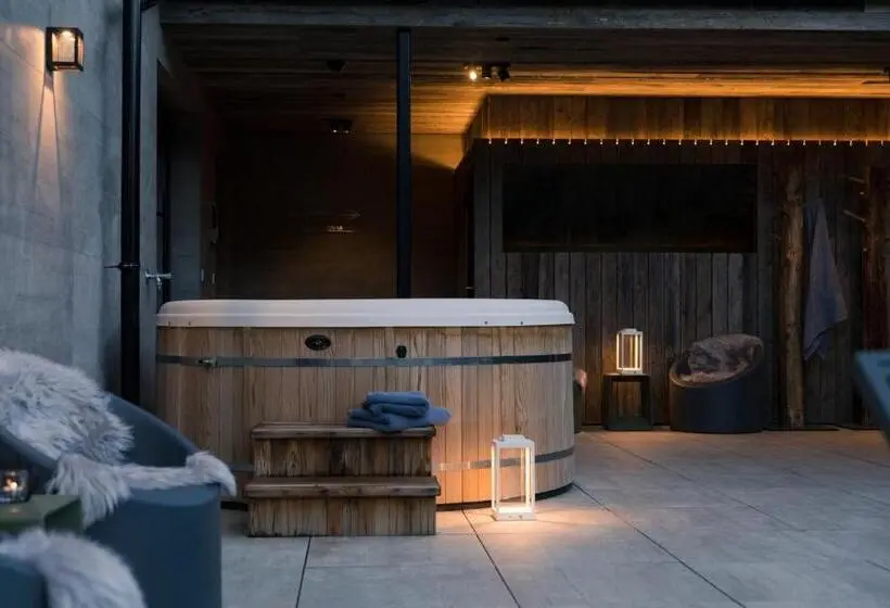 プールの見える１ベッドルームアパートメント, Going Triple A Apartments West
