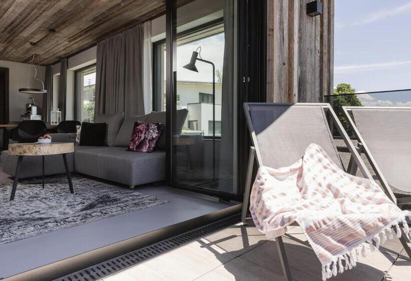 Номер Стандарт, Going Triple A Apartments West