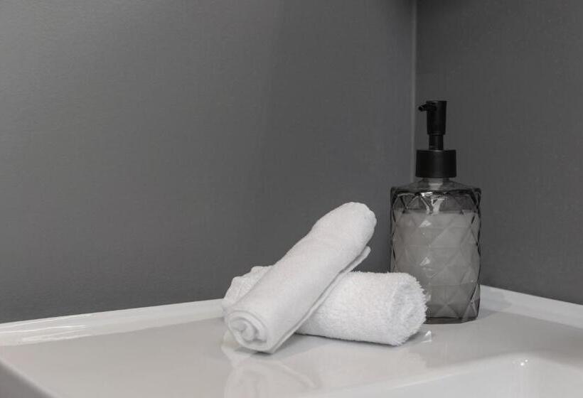 Апартаменты Deluxe 1 Спальня, Going Triple A Apartments West