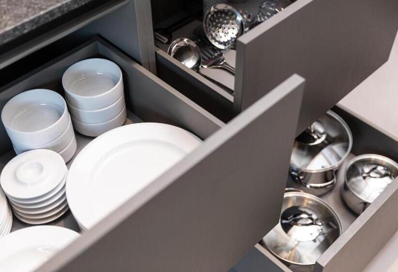 Апартаменты 1 Спальня Вид на Бассейн, Going Triple A Apartments West