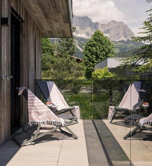 Номер Стандарт, Going Triple A Apartments West