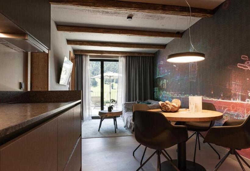 Апартаменты 1 Спальня Вид на Бассейн, Going Triple A Apartments West