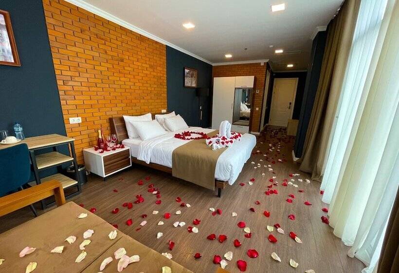 Deluxe Zimmer, Bricks