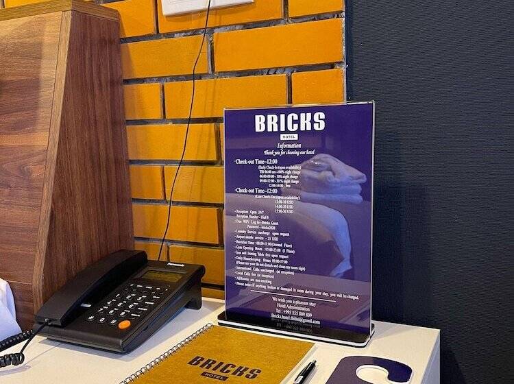 Deluxe Zimmer, Bricks