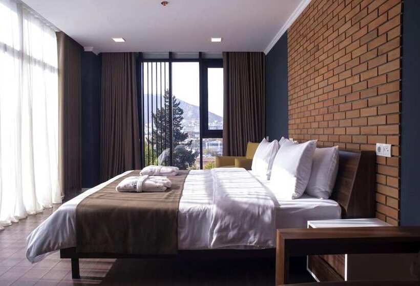 Deluxe Zimmer, Bricks