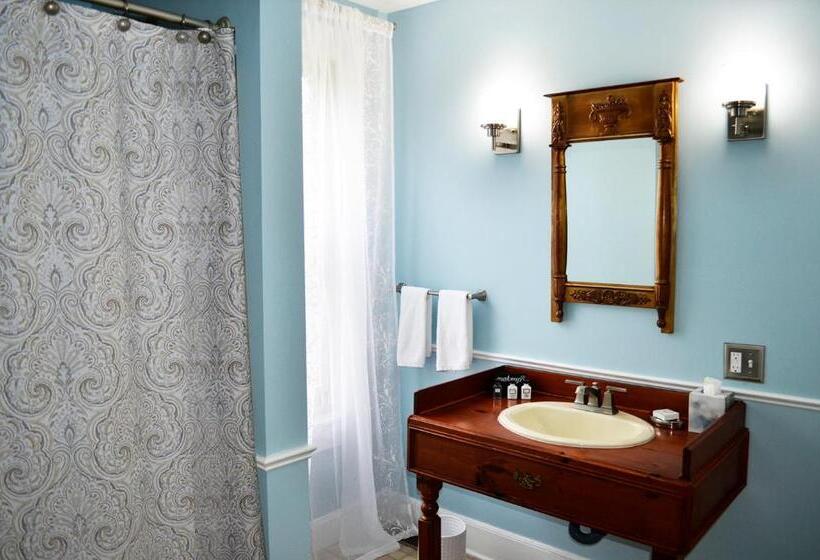 חדר דלוקס לשלושה, John Henry Bed & Breakfast