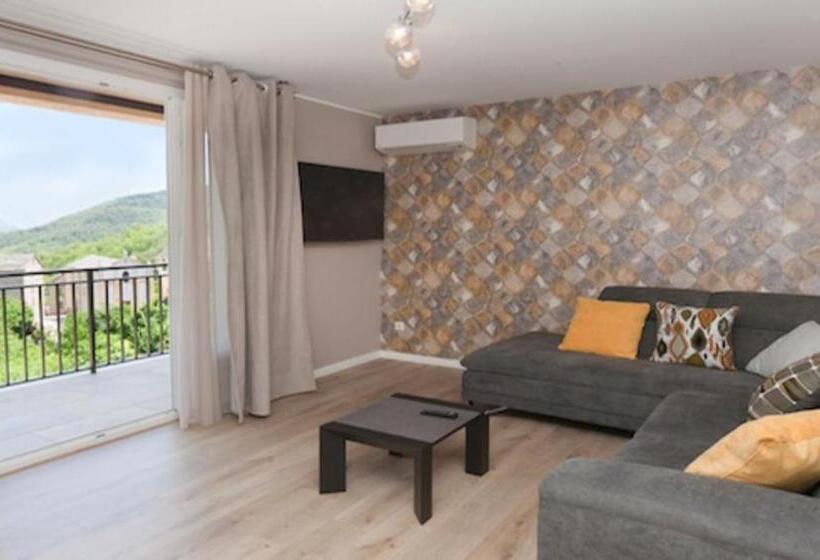 침실 3개 아파트, L'appollu