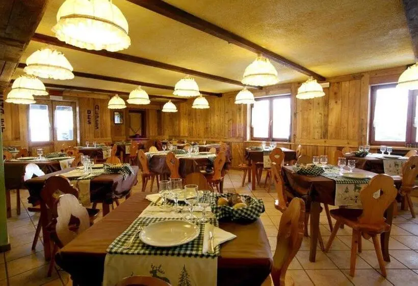 اتاق استاندارد سه نفره, Chalet Des Alpes