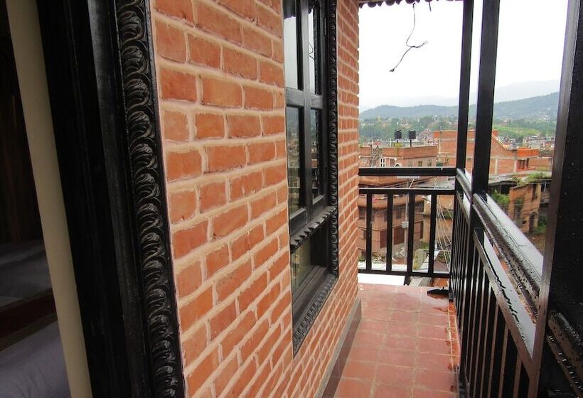 اتاق استاندارد با چشمانداز کوهستان, Layaku Durbar