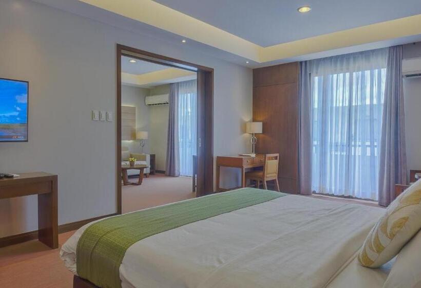 سوئیت با وان آب گرم, Mansion Garden