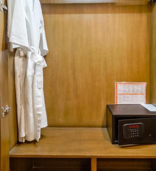 اتاق خانوادگی, Mansion Garden