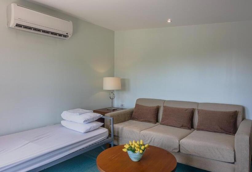 اتاق خانوادگی, Mansion Garden